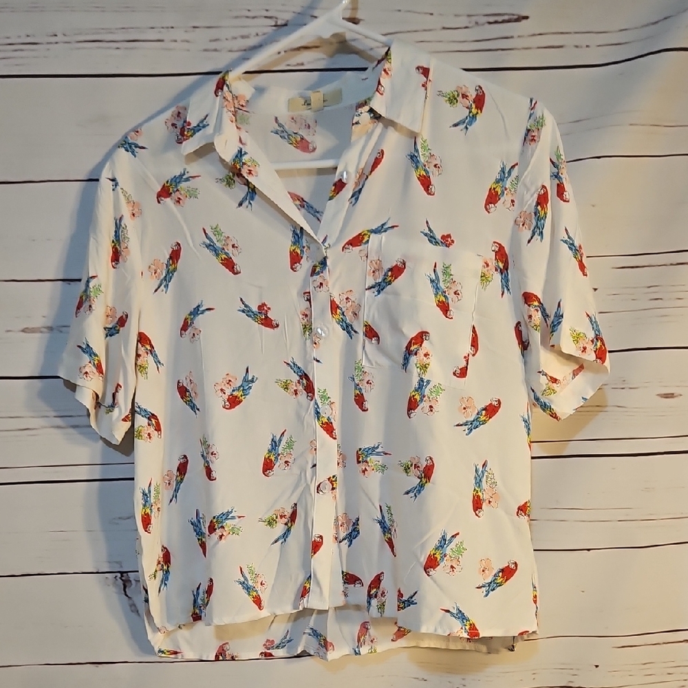 Love Notes Parrot Print Button Down Top Short Sleeve White‎ Medium